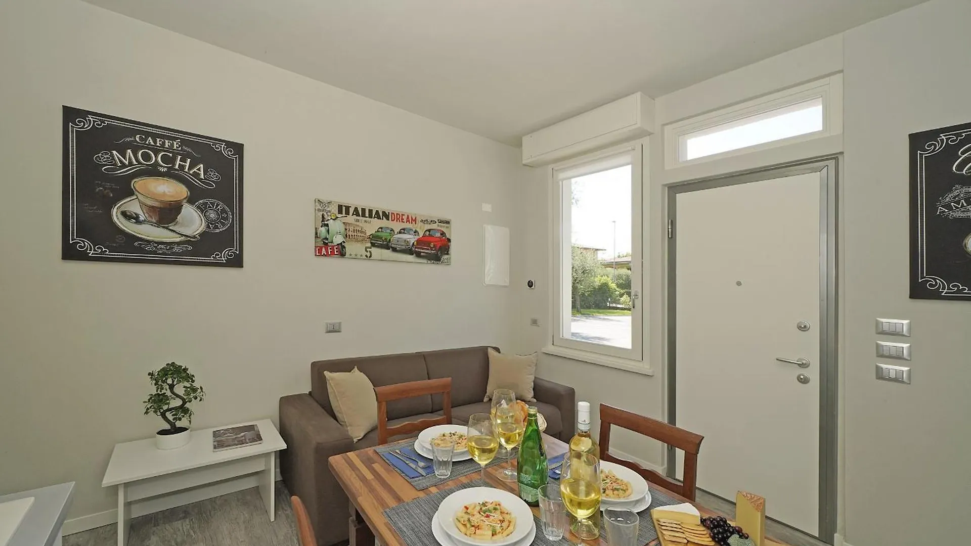 Villa Caterina Apartments By Wonderful Italy Desenzano del Garda 0*,  Italia