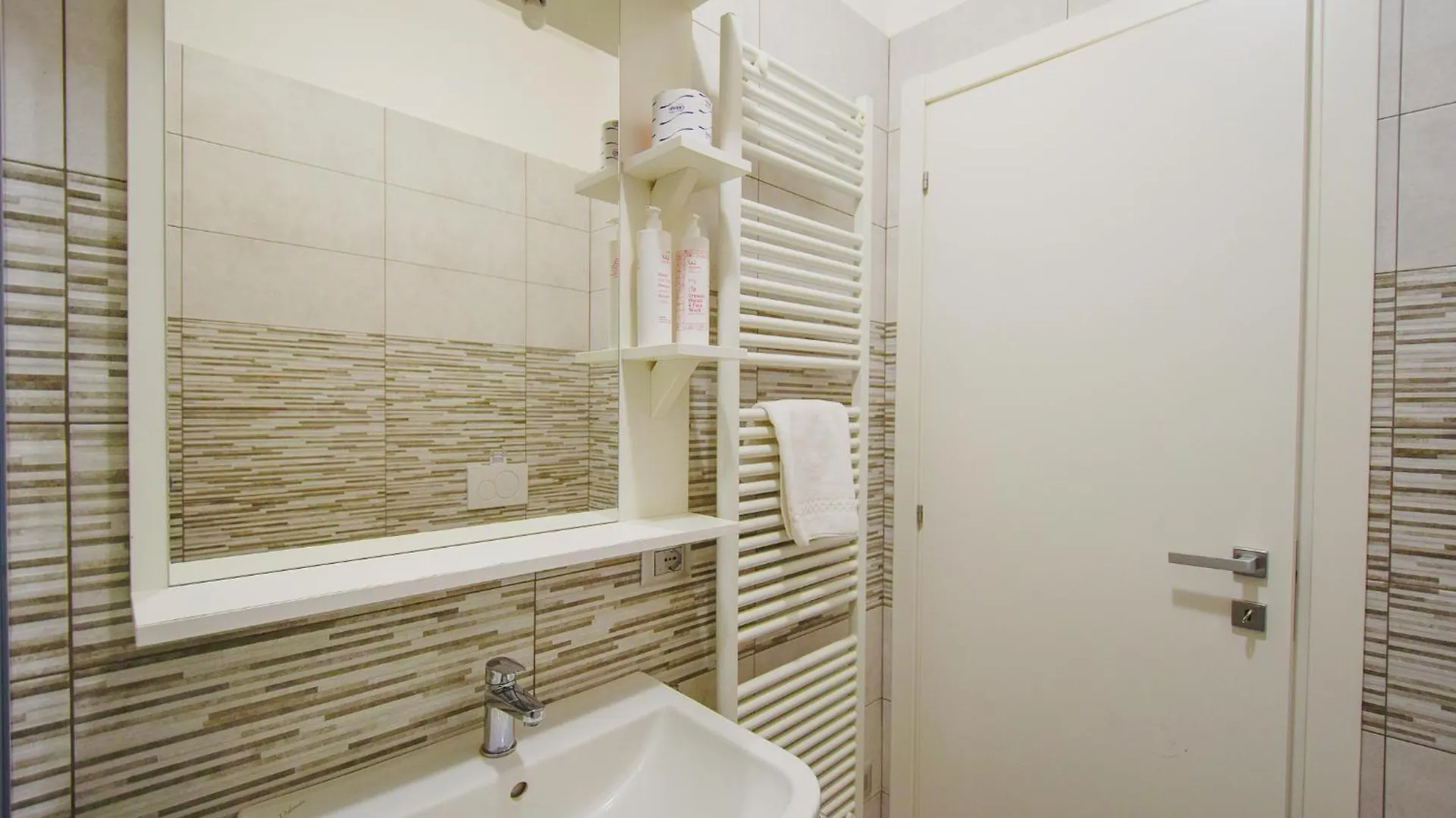 Villa Caterina Apartments By Wonderful Italy Desenzano del Garda Italien
